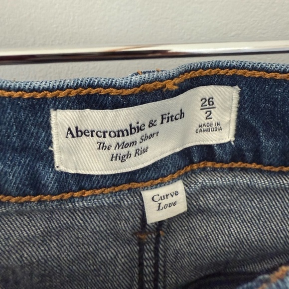 Abercrombie & Fitch Curve Love High Rise Mom Short | Size 26 / 2 - Picture 4 of 4